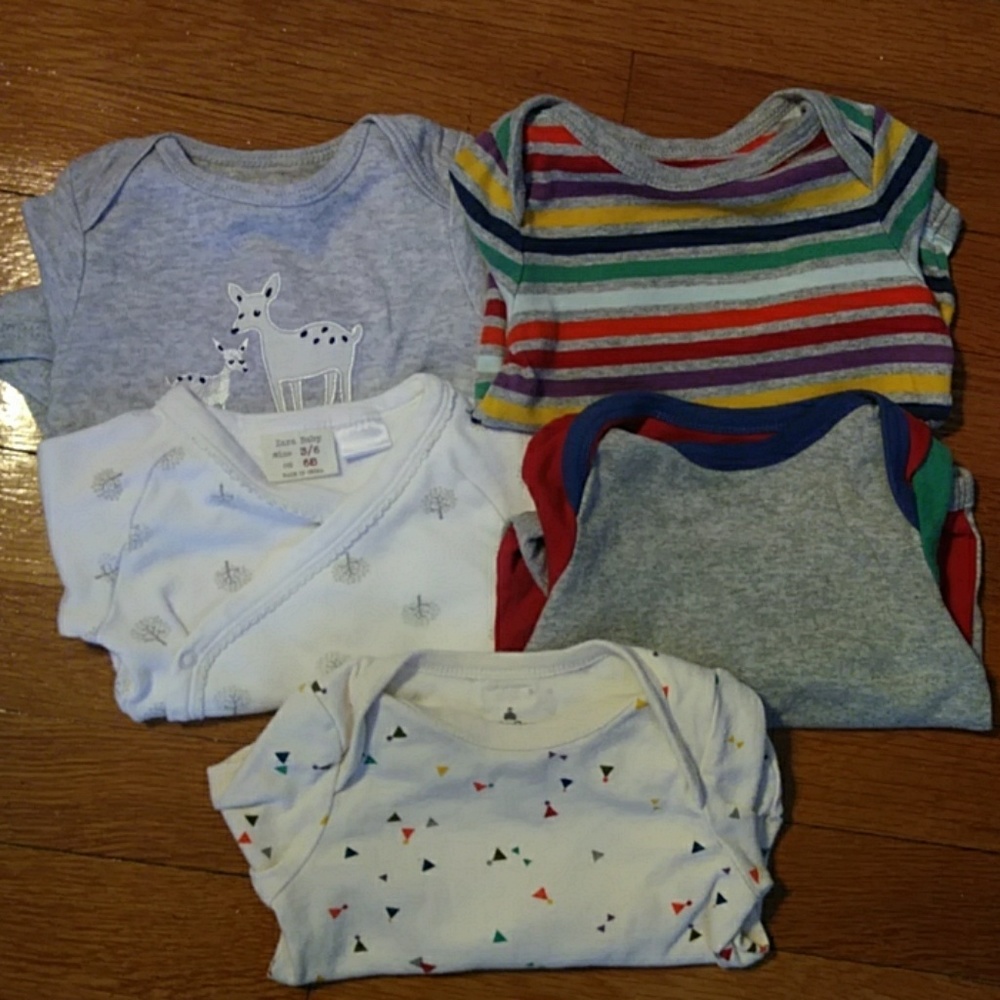 Bundle of 5 baby bodysuits